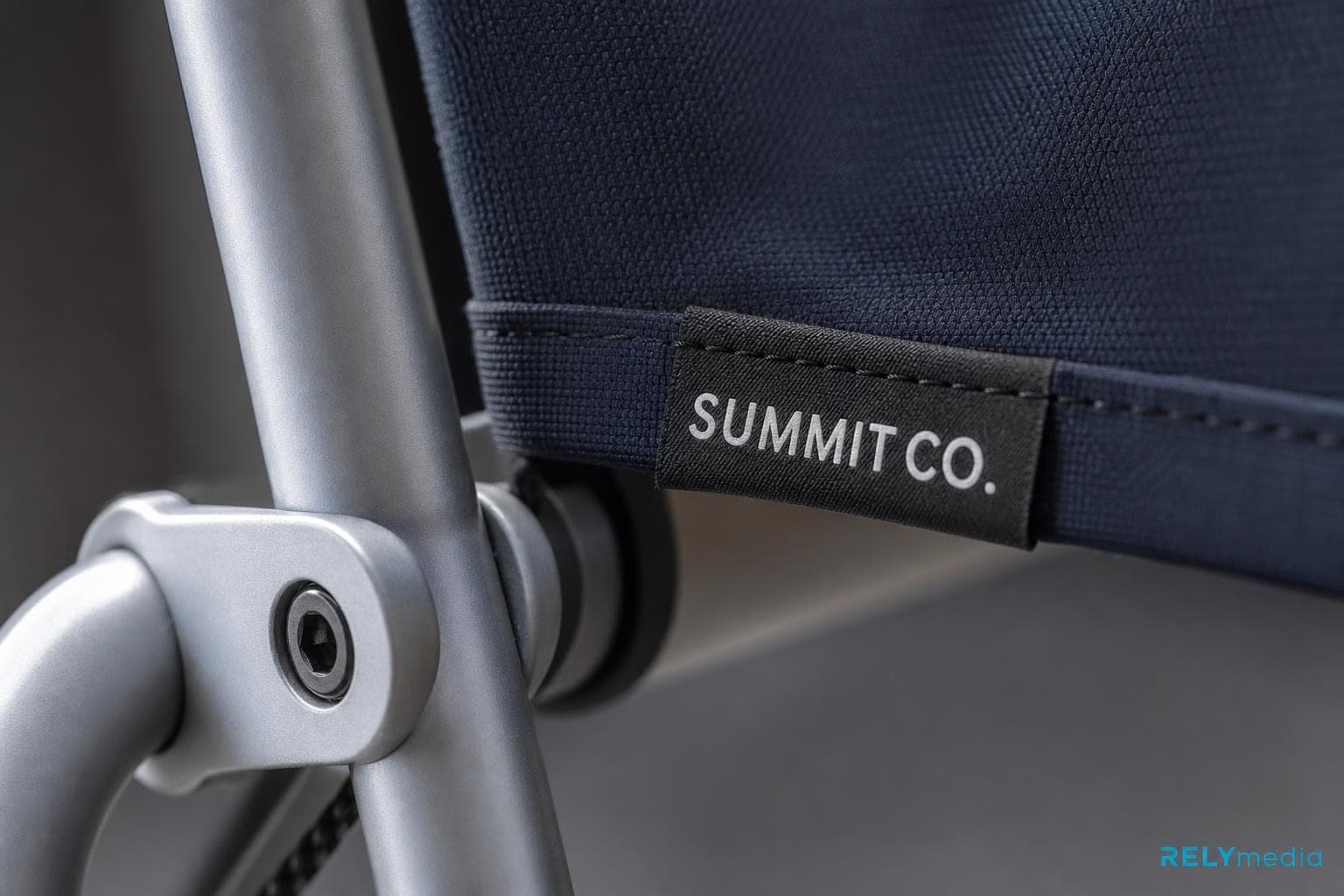 How much a folding chair weighs and how that affects strength